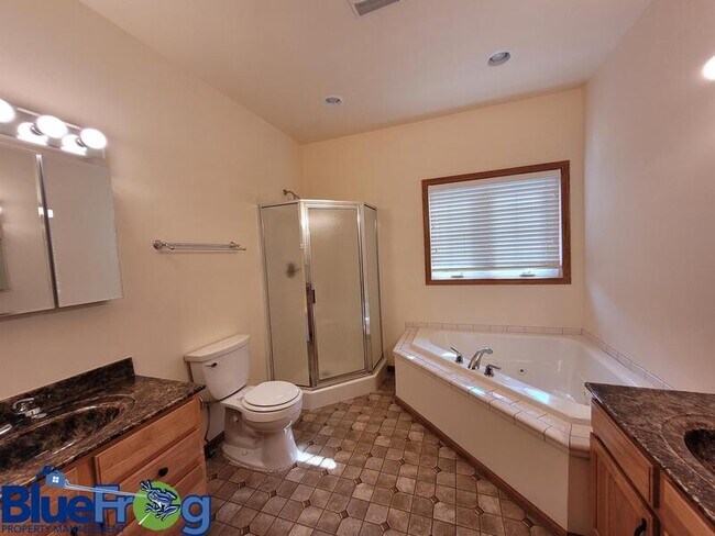 Building Photo - 2410-2410 Wisconsin St