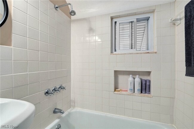 Building Photo - 1501 E 248th St