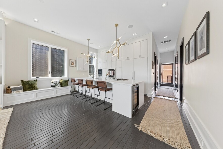 Building Photo - 2756 N Magnolia Ave