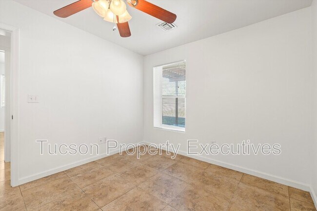 Building Photo - 227 E Waverly St