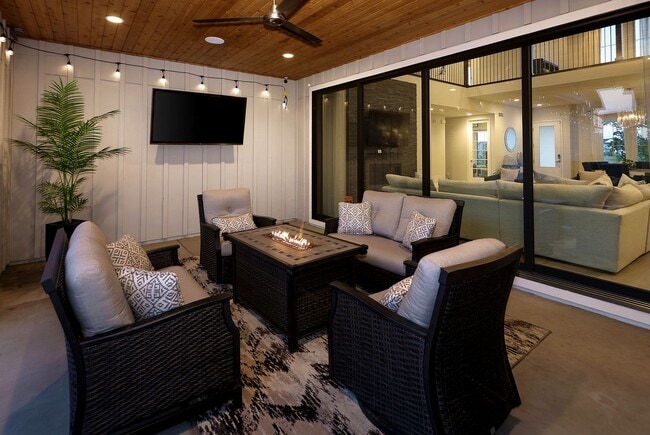 Building Photo - 6 Bedroom 5.5 Bathroom Single Family Home ...