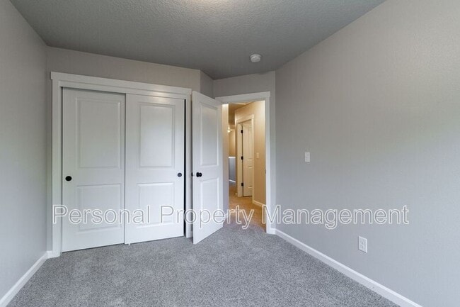 Building Photo - 11212 NE 14th Ct