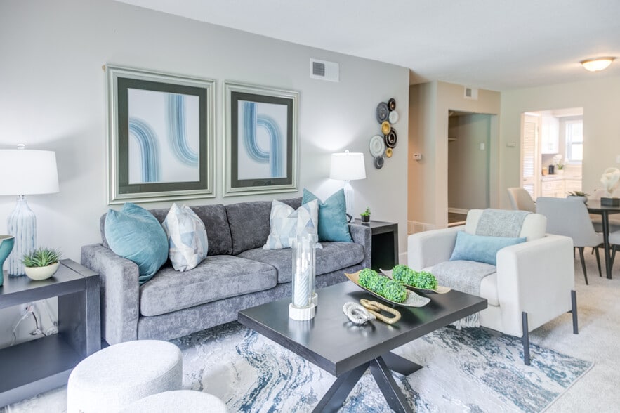 Building Photo - Thirty-One 32 Cypress