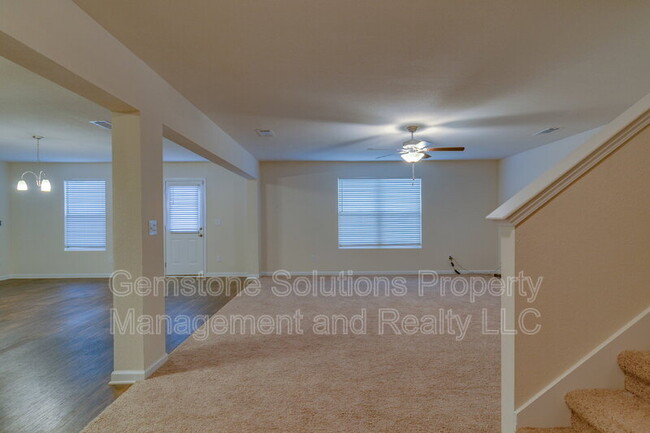 Building Photo - 2508 Queen Bee Dr