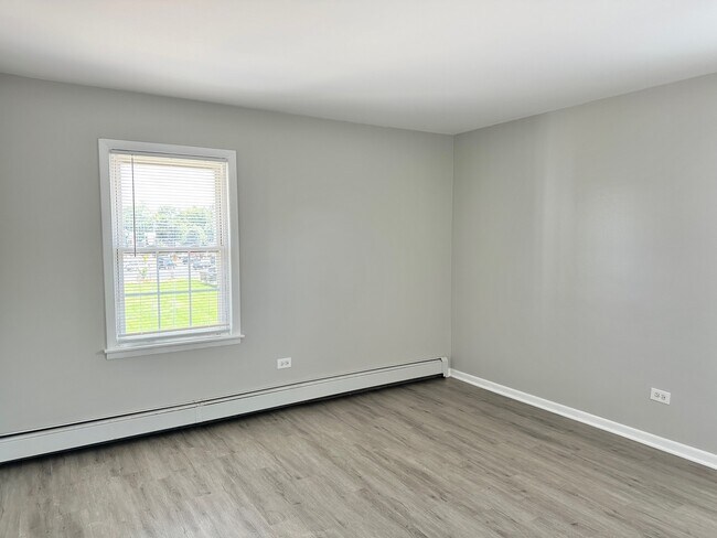 Building Photo - 3404 Maple Ave