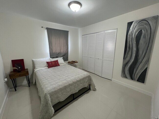 Building Photo - 1132 NW 38th St