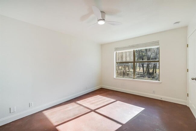 Building Photo - 302 Lago Verde Rd