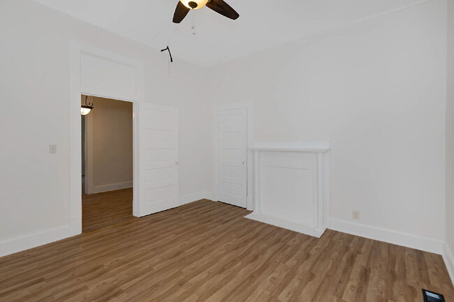 Building Photo - Stunning Renovated 4-Bedroom Home in Lakebottom with Screened Porch & Prime Location Near Fort Mo...