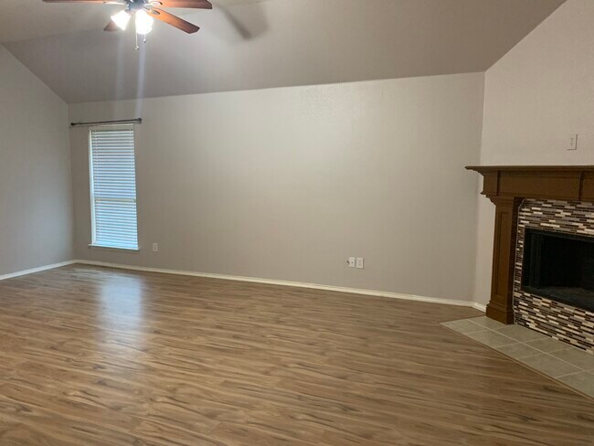 Building Photo - 2031 Trail Gln