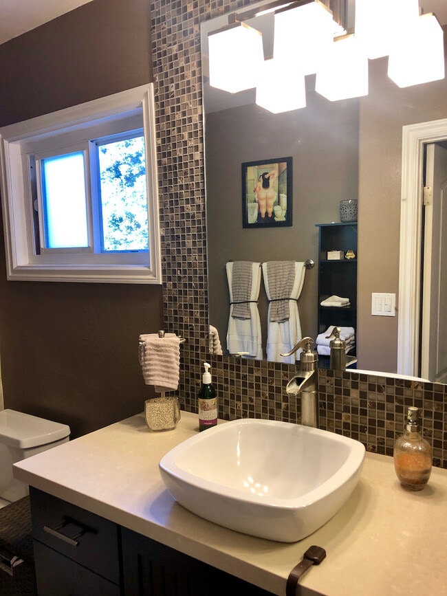 Master Bath - 2118 Ernest Ave