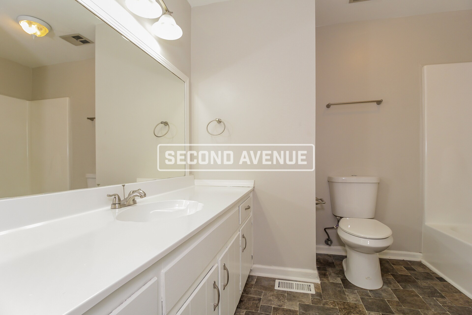 Building Photo - 67 Red Oak Dr