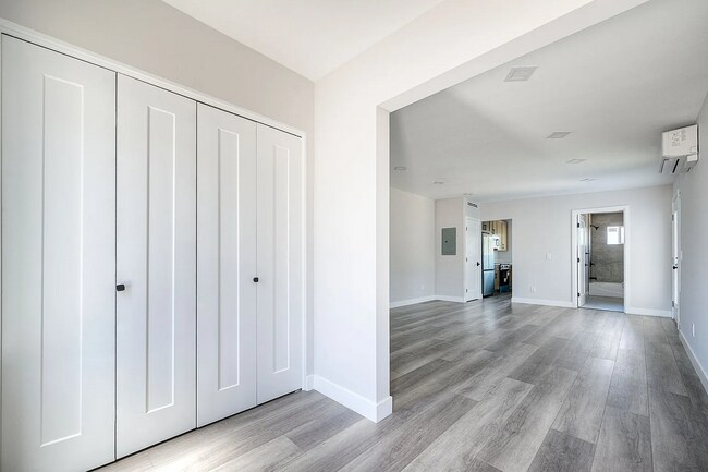 Building Photo - 199 Twin Oaks Cir