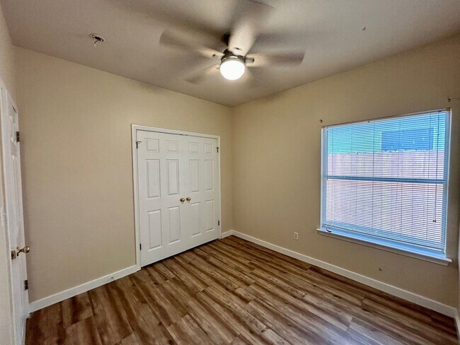 Building Photo - 8710 Weiser Dr
