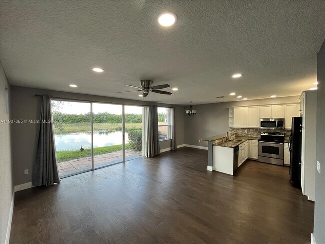 Building Photo - 4790 SW 165th Ave