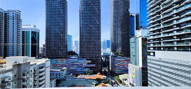 Building Photo - 1100S S Miami Ave