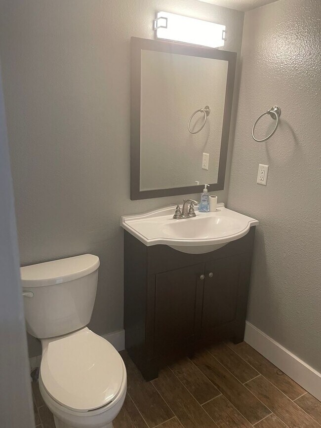 Building Photo - South Denver, 2 bed 2.5 bath Townhome, 2 Car Parking, Close to Light Rail