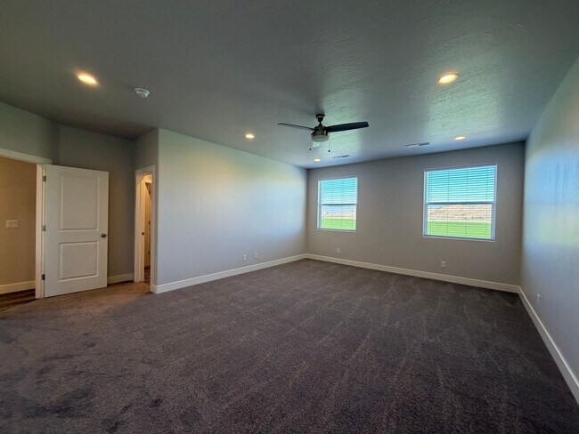 Building Photo - BRAND NEW TOWNHOME FOR RENT!