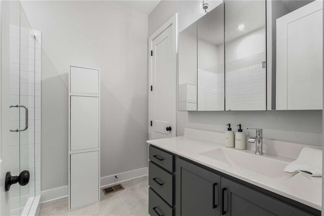 Building Photo - 1272 Longreen Ter NW