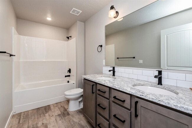 Building Photo - ? MOVE IN SPECIAL! ? $99.00 1st month rent...