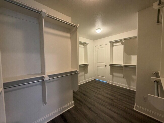 Building Photo - 9706 Ross Avenue