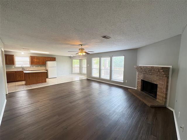 Building Photo - 8413 Sailors St