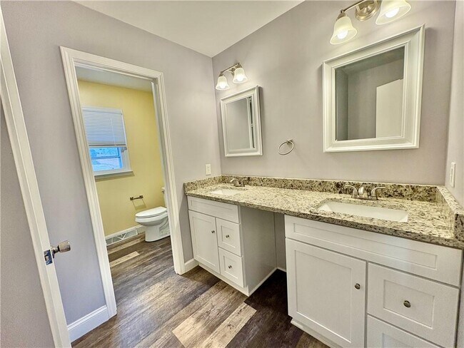 Building Photo - 213 Oxmoor Dr