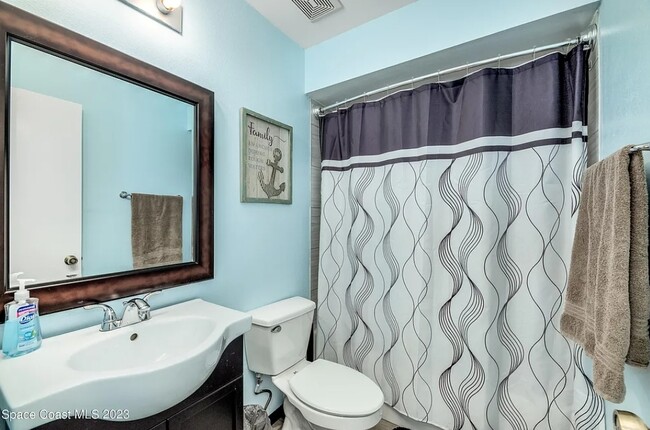 bathroom 2 - 4673 Camberly St