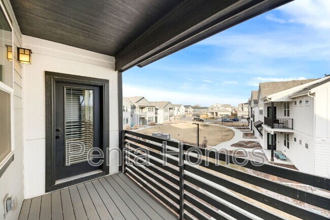 Building Photo - 563 Vicot Wy