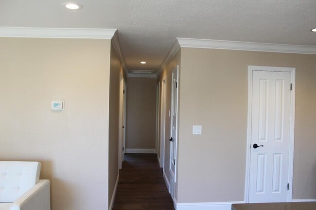 Building Photo - 1376 Bouret Dr