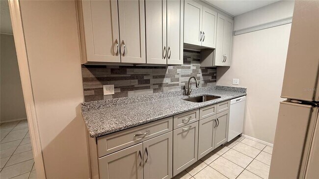 Building Photo - 7846 Royal Hart Dr