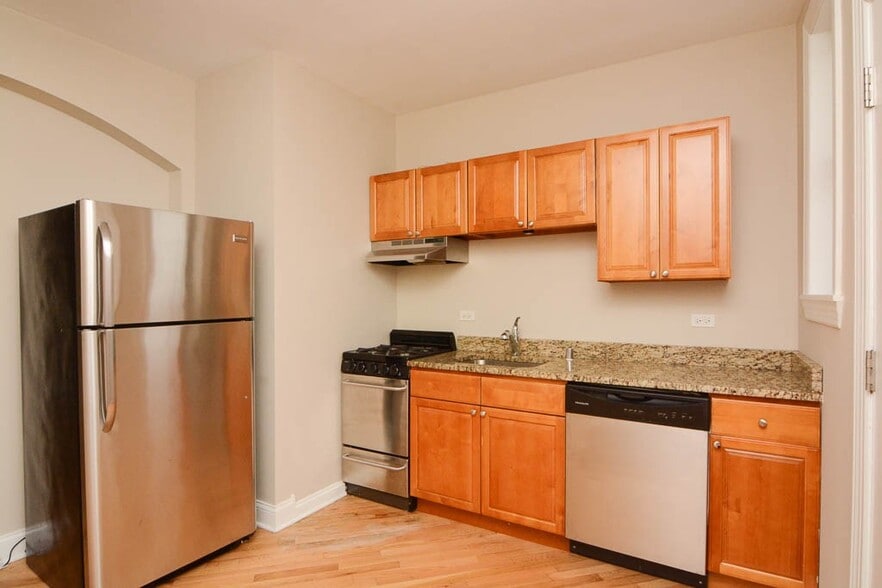 Building Photo - 896 Green Bay Rd