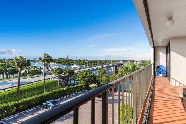 Building Photo - 225 Beach Rd