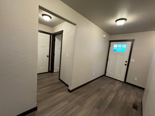 Building Photo - 12772 N Cavanaugh Dr