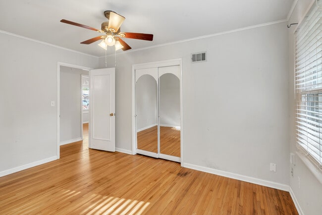 Building Photo - 5230 S Marion Ave