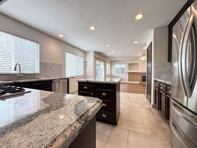 Building Photo - Stunning Four Bedroom Three Bathroom Home in Folsom