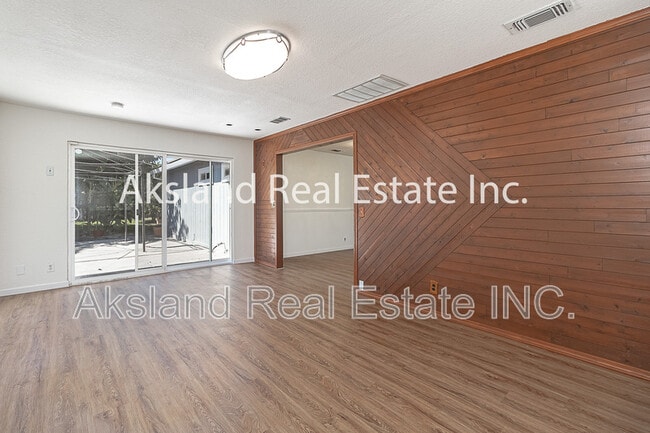 Building Photo - 726 Milestone Dr