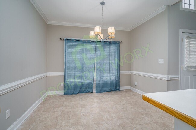 Building Photo - Executive Style Rental in Red Oak