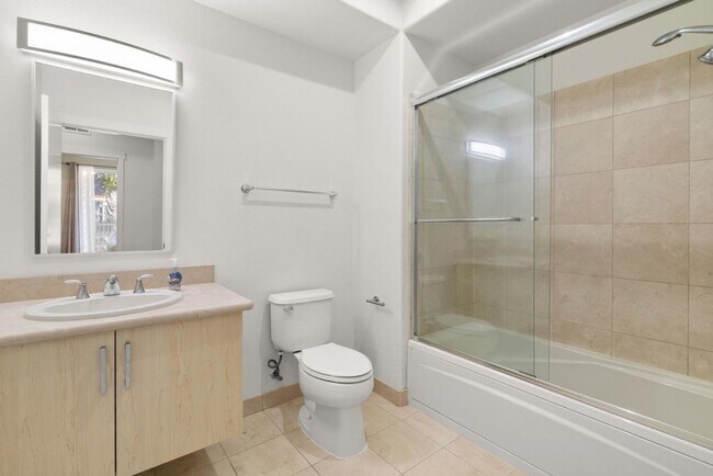 Building Photo - Luxury condo in the heart of downtown Santa Cruz!