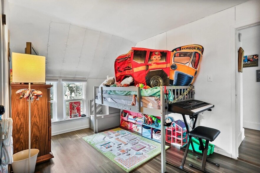 Building Photo - 426 College Ave