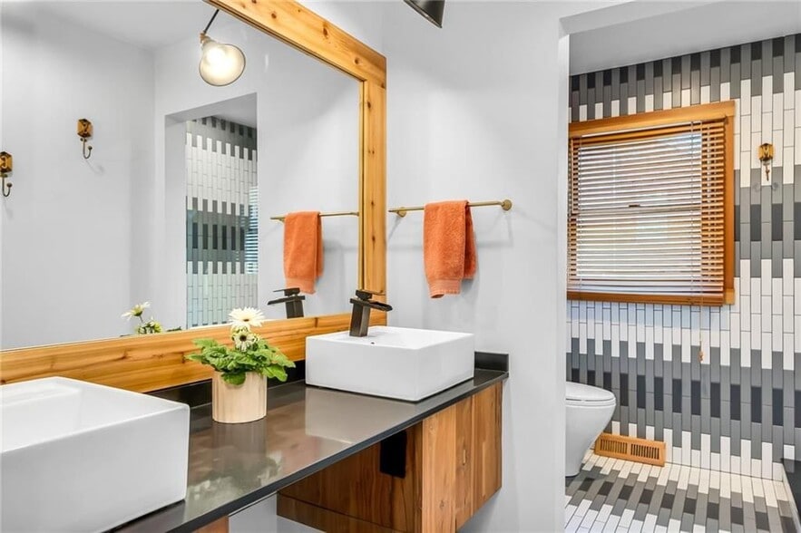 Building Photo - 1 Collins Terrace