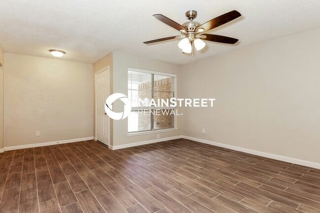 Building Photo - 3 Bedroom Pet-Friendly Home in DALLAS, TX with Main Street Renewal