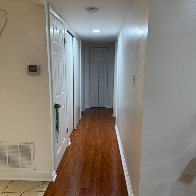 Building Photo - 1004 Woodland Vlg