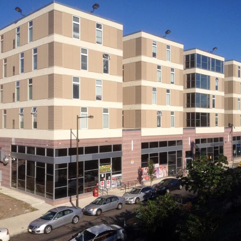 Building Photo - 1000 Diamond St