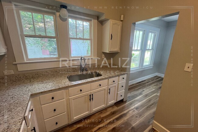Building Photo - Beautiful Renovated 3 Bedroom/2 Bathroom H...