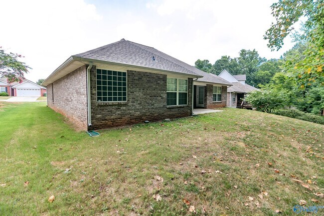 Building Photo - 124 NW Wittington Ln
