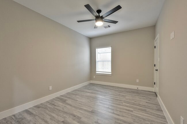 Building Photo - 7811 Sandra St