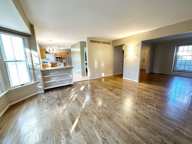 Building Photo - 2747 Sherborn Ln