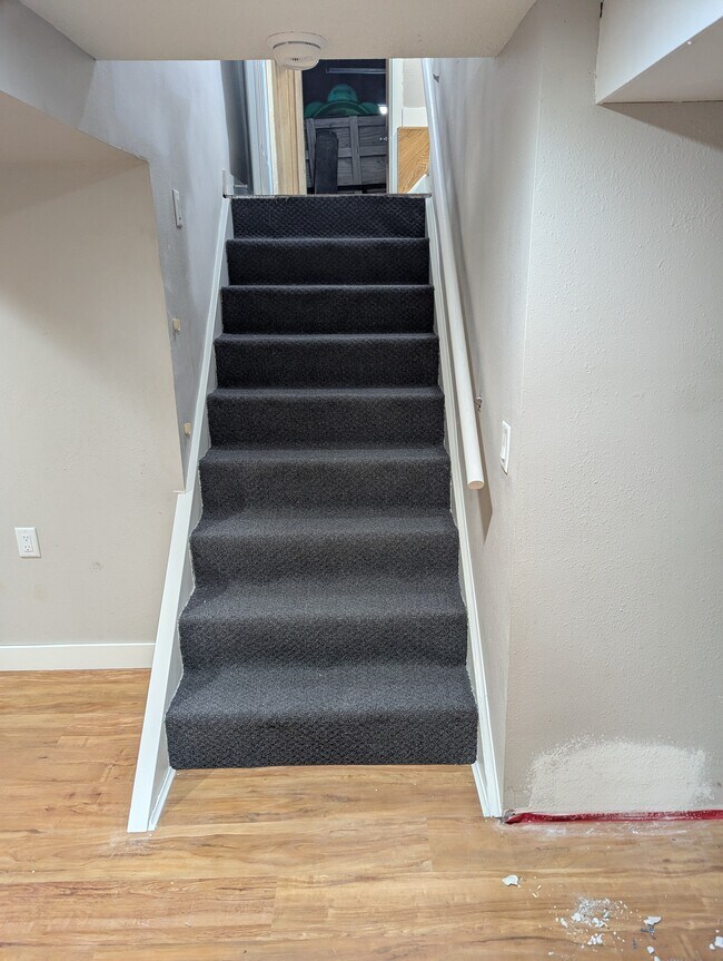 Building Photo - 1213 1st Ave NE