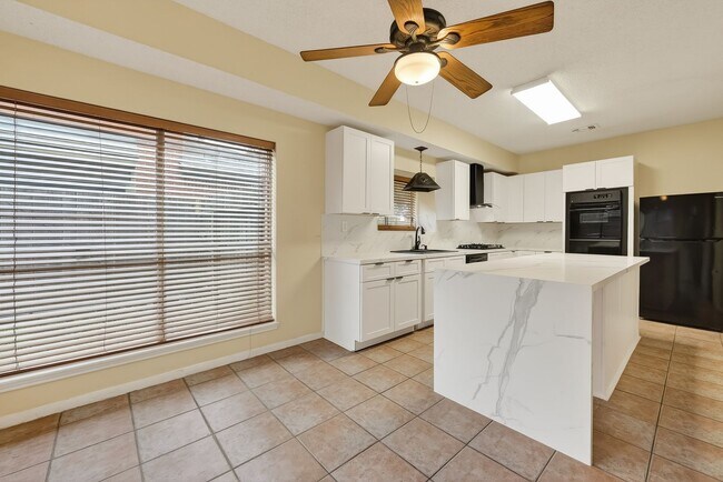 Building Photo - Bear Creek South