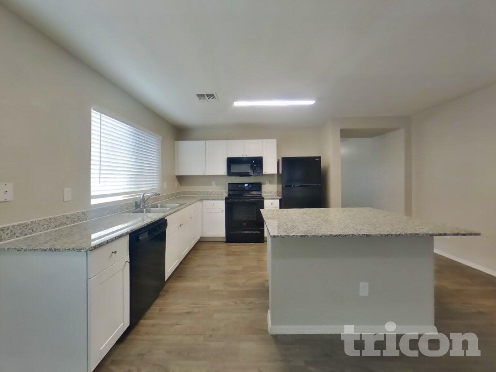 Building Photo - 3326 W St Anne Ave